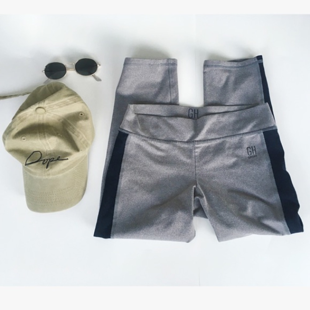 GILLY HICKS SPORT NAVY AND GREY CAPRI LEGGINGS